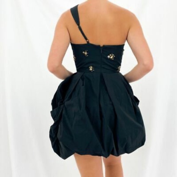 BCBG MAXAZRIA Bubble Dress 🖤 - Picture 2 of 9